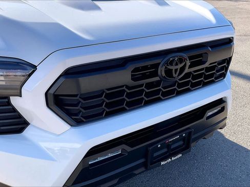 Used 2025 Toyota Tacoma TRD Sport image 28