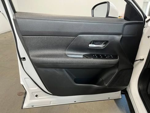 Used 2025 Nissan Kicks SV FWD image 24