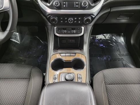 Used 2023 GMC Acadia SLE w/ Driver Convenience Package image 17