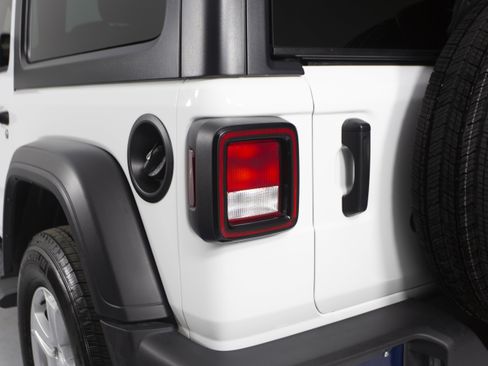 Used 2021 Jeep Wrangler Sport image 34