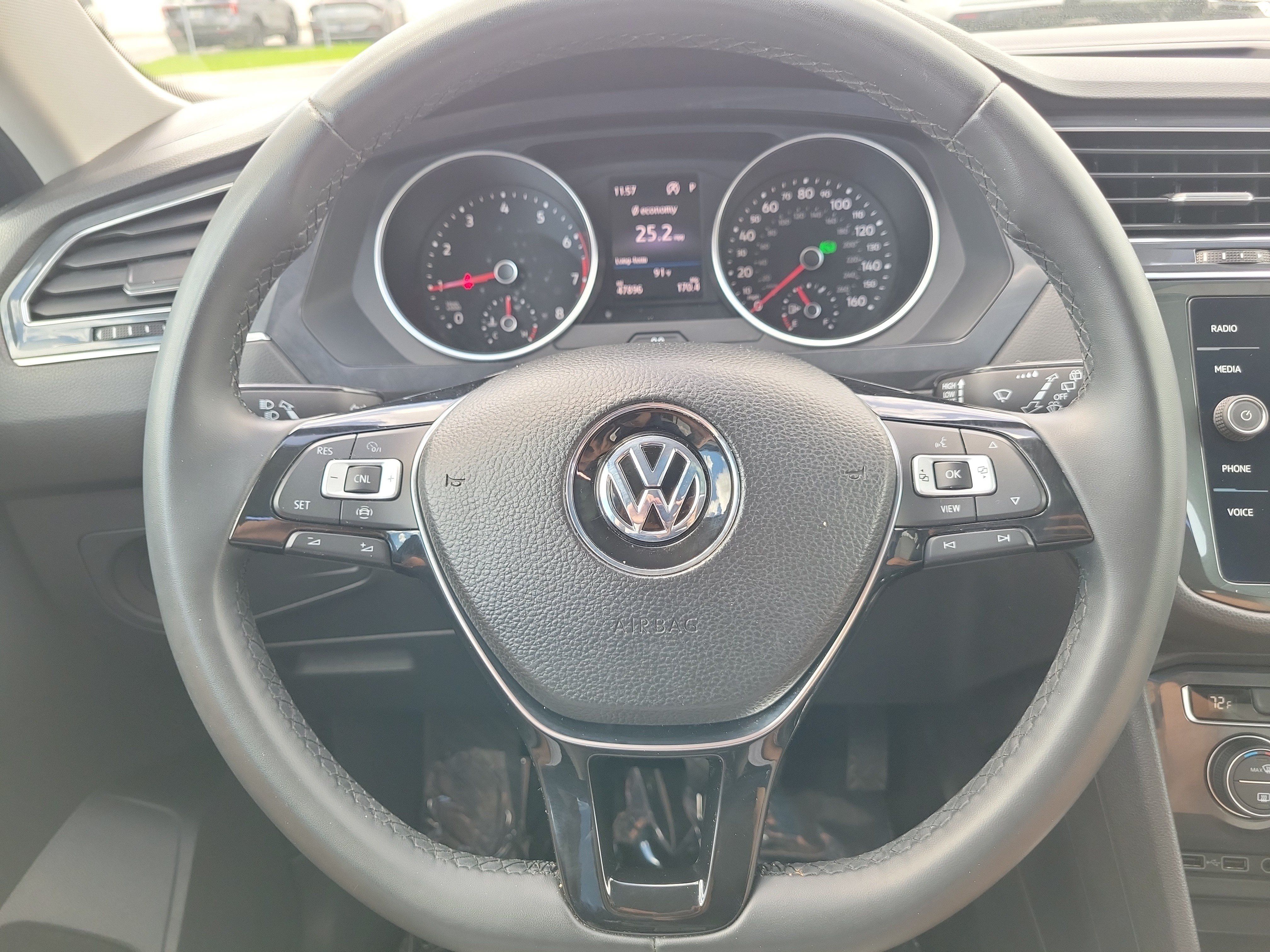 Used 2020 Volkswagen Tiguan SE w/ Panoramic Sunroof Package FWD image 23