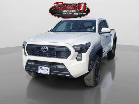 Used 2024 Toyota Tacoma TRD Off-Road image 4
