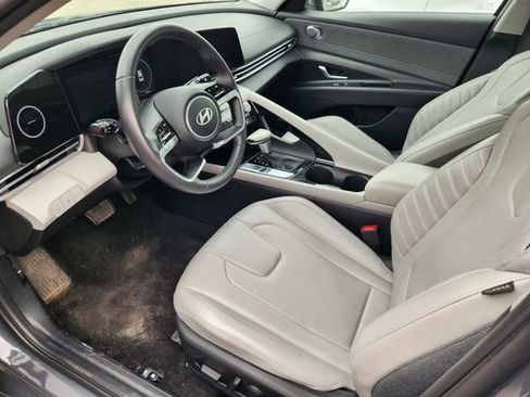 Used 2024 Hyundai Elantra Limited image 8