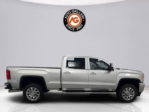 Used 2019 GMC Sierra 2500 Denali w/ Duramax Plus Package AWD/4WD image 2