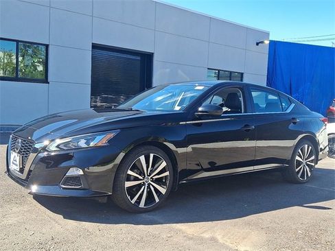 Used 2022 Nissan Altima 2.5 SR image 3