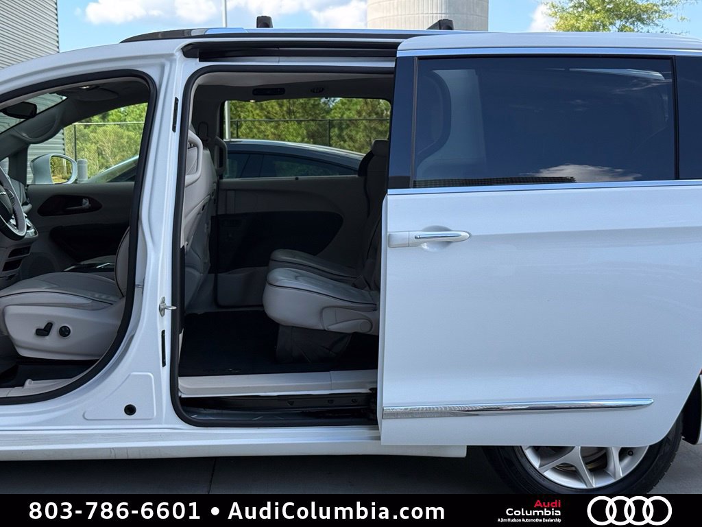 Used 2020 Chrysler Pacifica Limited FWD image 25