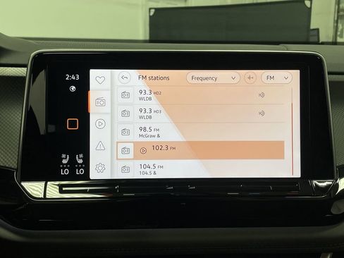 Used 2024 Volkswagen Atlas Peak Edition SE image 19