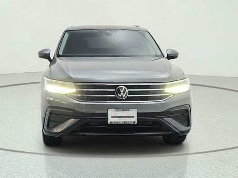 Used 2022 Volkswagen Tiguan SE FWD image 2