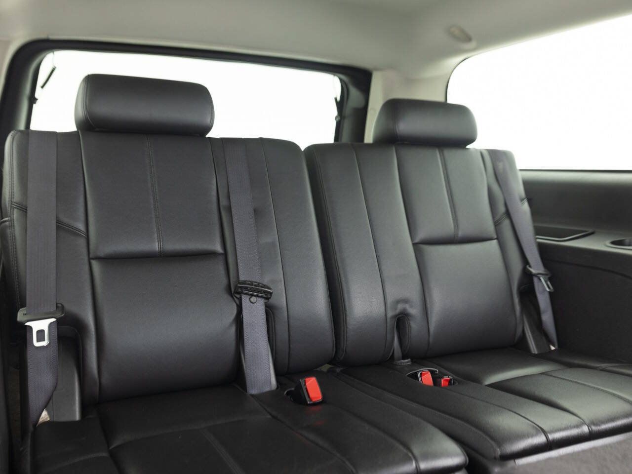 Used 2013 Chevrolet Suburban LT w/ Luxury Package AWD/4WD image 37
