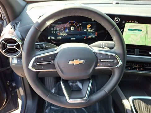 Used 2025 Chevrolet Equinox LT AWD/4WD image 14