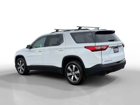 Used 2020 Chevrolet Traverse LT w/ LT Premium Package image 3