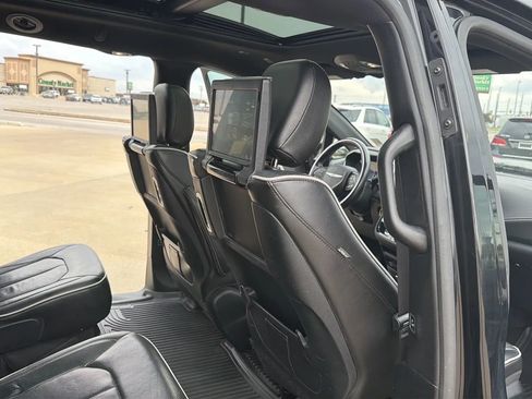 Used 2018 Chrysler Pacifica Limited w/ Advanced Safetytec Group FWD image 82