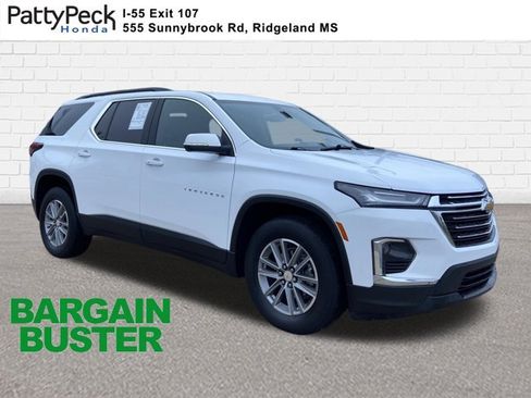 Used 2022 Chevrolet Traverse LT FWD image 1