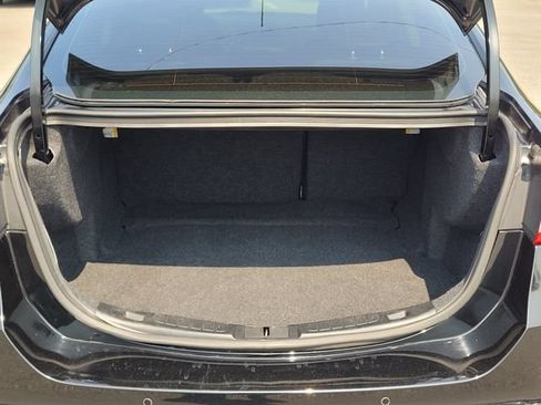 Used 2018 Ford Fusion SE w/ Equipment Group 201A FWD image 10