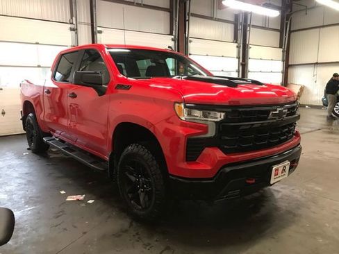 Used 2024 Chevrolet Silverado 1500 LT Trail Boss w/ LPO, Dark Essentials Package image 2