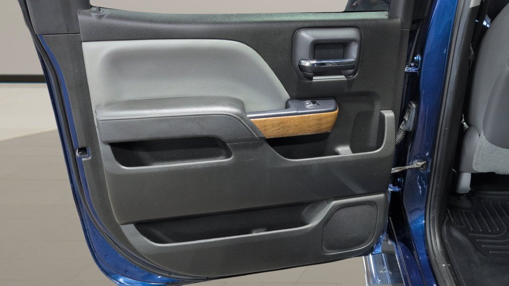 Used 2015 Chevrolet Silverado 1500 LTZ AWD/4WD image 17