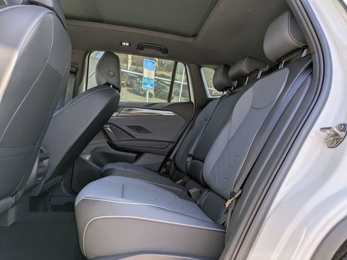 New 2026 Volkswagen Tiguan SE R-Line FWD image 17
