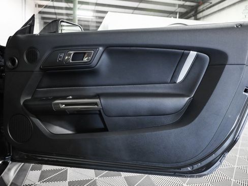 Used 2020 Ford Mustang Shelby GT500 w/ Carbon Fiber Track Pack image 22