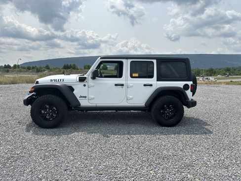 Used 2024 Jeep Wrangler Unlimited AWD/4WD image 2
