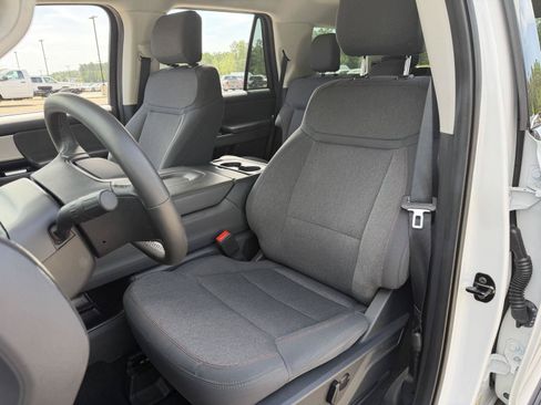 Used 2025 Ford Expedition Active AWD/4WD image 16