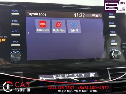 Used 2024 Toyota Sienna XLE image 32