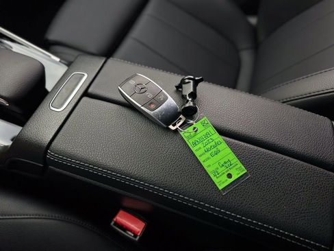 Used 2023 Mercedes-Benz EQB 300 4MATIC w/ Exclusive Package image 32