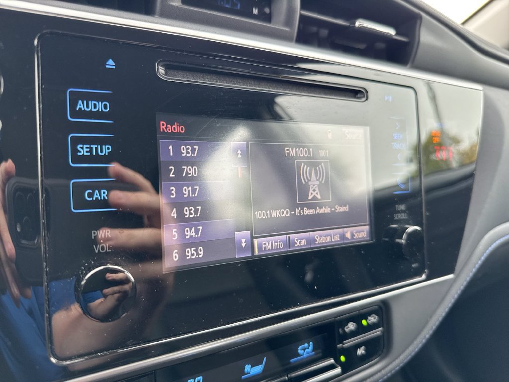 Used 2019 Toyota Corolla SE FWD image 14