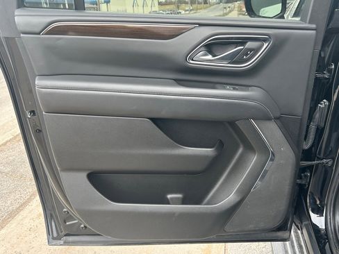 Used 2022 GMC Yukon XL SLE image 25