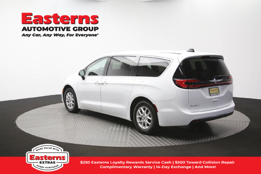 Used 2023 Chrysler Pacifica Touring-L FWD image 63
