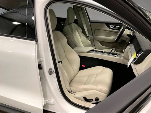 New 2026 Volvo V60 B5 Cross Country Plus w/ Protection Package Premier AWD/4WD image 11