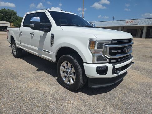 Used 2022 Ford F250 Platinum w/ FX4 Off-Road Package AWD/4WD image 13