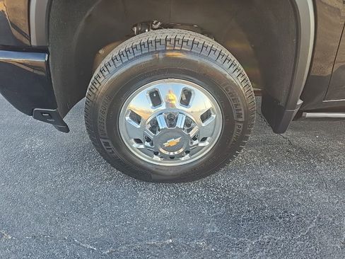 Used 2025 Chevrolet Silverado 3500 High Country w/ High Country Premium Package image 4