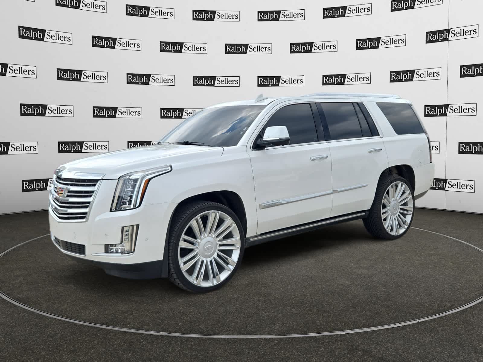 Used 2018 Cadillac Escalade Platinum RWD image 2