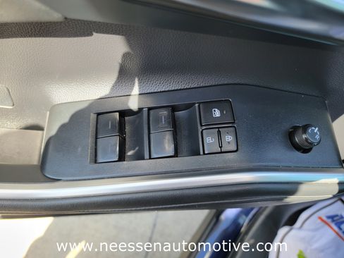 Used 2023 Toyota Highlander XLE image 17