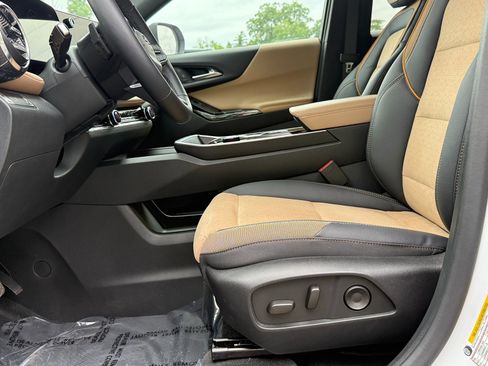 New 2025 Chevrolet Equinox ACTIV w/ Safety and Technology Package image 21