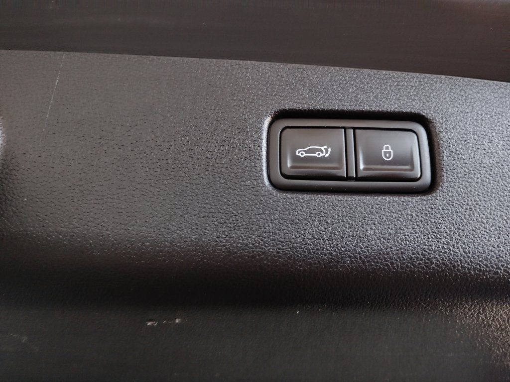 Used 2025 Genesis GV70 2.5T AWD/4WD image 21
