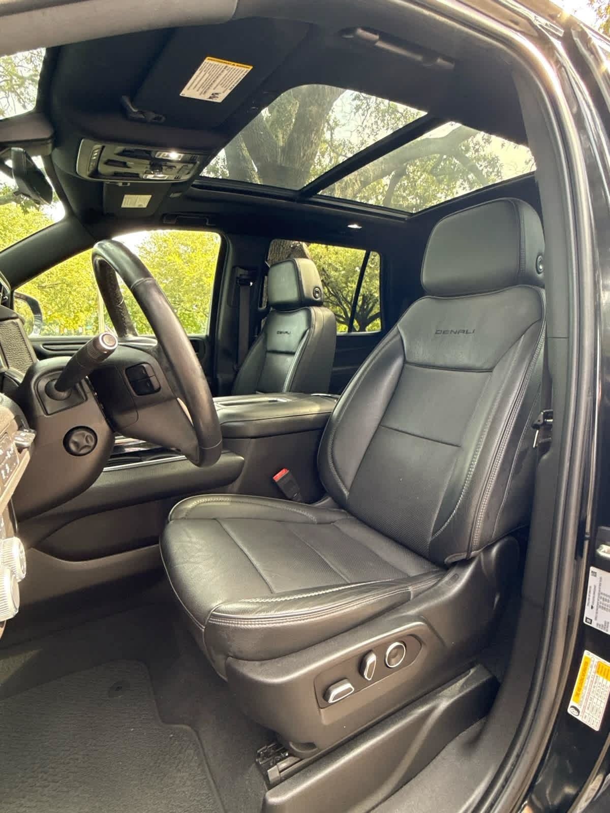 Used 2021 GMC Yukon Denali w/ Denali Premium Package AWD/4WD image 10
