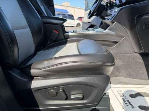 Used 2024 Ford Explorer XLT w/ Equipment Group 202A AWD/4WD image 39