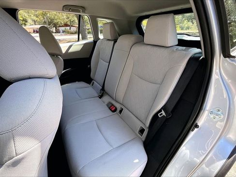 Used 2023 Toyota Corolla Cross L image 19