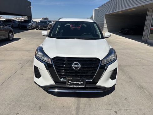 Used 2024 Nissan Kicks SV image 2