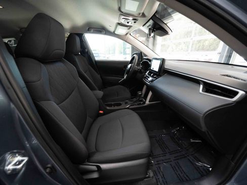 Used 2025 Toyota Corolla Cross LE FWD image 27