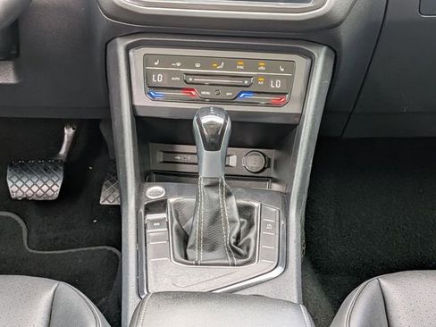 Used 2023 Volkswagen Tiguan SE w/ Panoramic Sunroof Package image 19