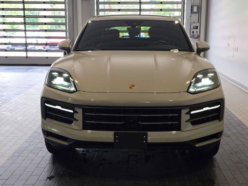 Used 2024 Porsche Cayenne S AWD/4WD image 10