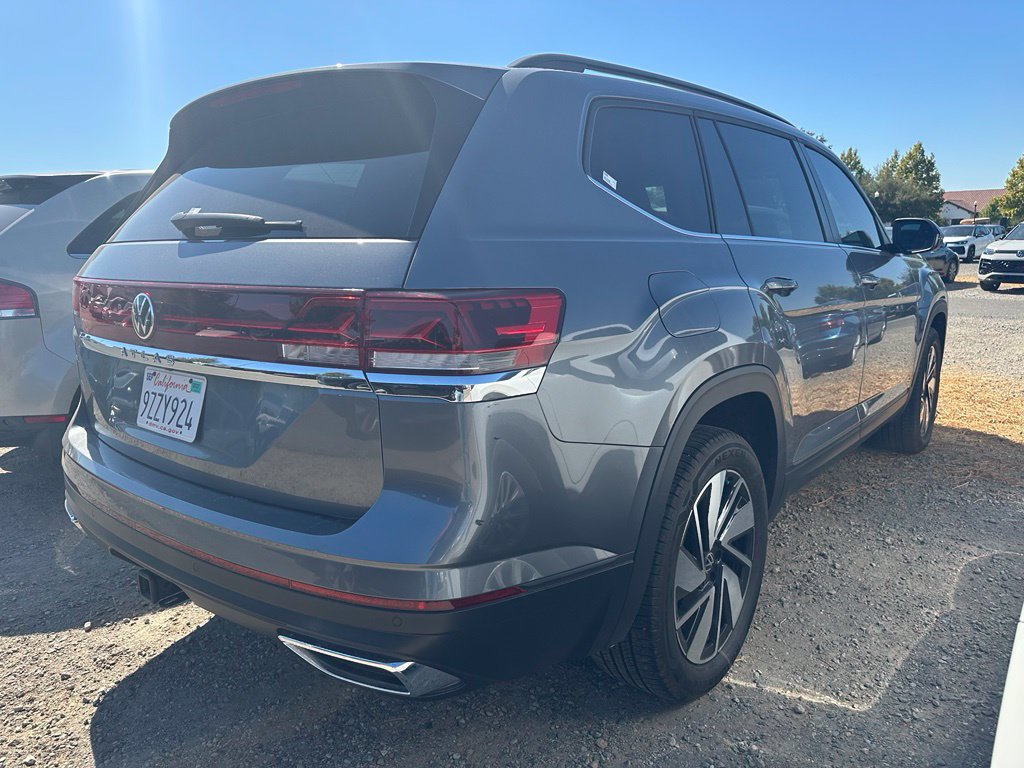 Used 2025 Volkswagen Atlas SE FWD image 4