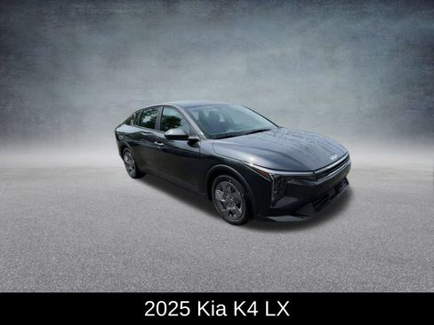 Used 2025 Kia K4 LX image 3