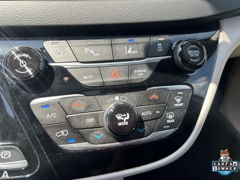 Certified 2024 Chrysler Pacifica Touring-L FWD image 24