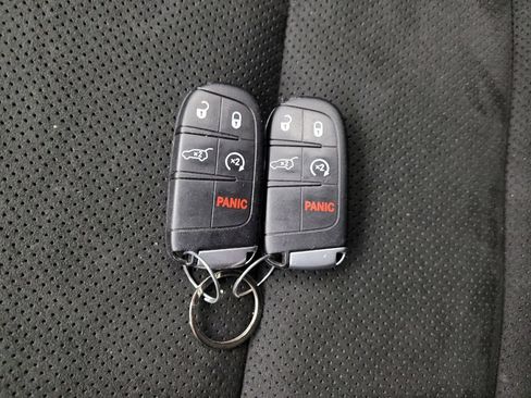 Used 2021 Jeep Grand Cherokee Laredo X image 32