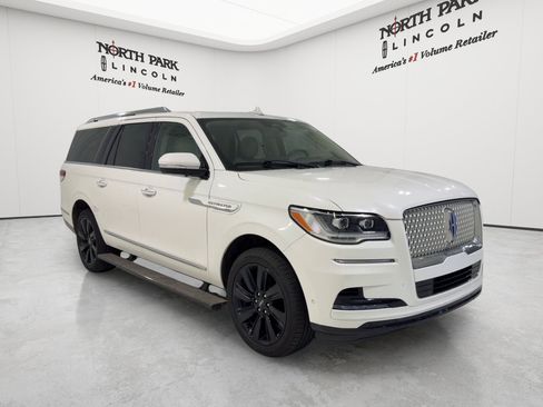 Used 2023 Lincoln Navigator L Reserve AWD/4WD image 7