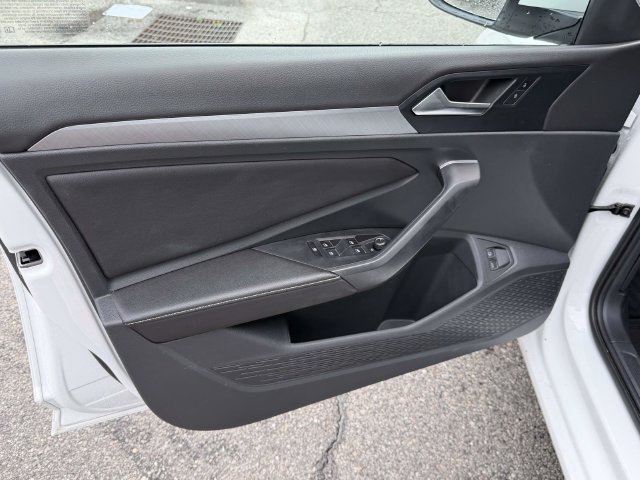 Certified 2023 Volkswagen Jetta SE FWD image 16