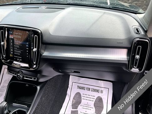 Used 2021 Volvo XC40 T4 Momentum FWD image 15